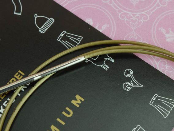 Круговые вязальные спицы ADDI 105-7/2,75-100 серебристые на золотой леске, 100см, №2,75 мм