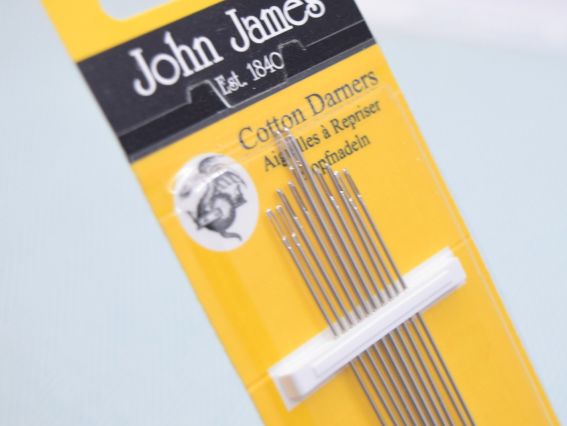 Набор трикотажных игл John James (Англия) для штопки. Острое острие и большое ушко для удобного вдевания нити.