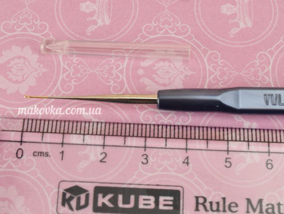 Тонкий вязальный крючок Tulip TА-1052e для вязания бисером и нитками, пластиковая ручка 14 см №23 ( 0,45 мм)