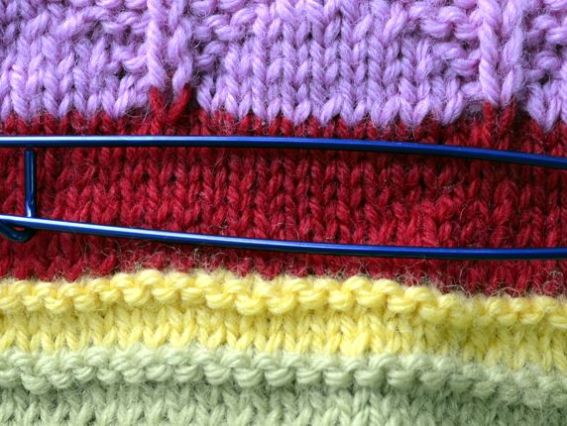 Булавка для зняття петель при в'язанні, кольорова, середня