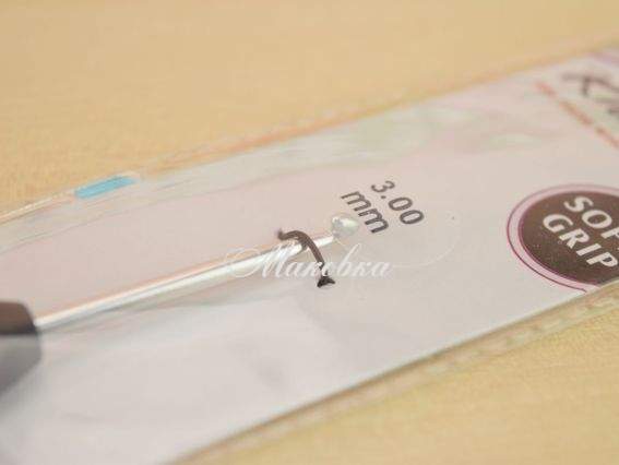 Вязальный крючок KnitPro 3 мм, алюминиевый 13см с серебряным наконечником, не скользящая черная ручка Soft Grip 30813