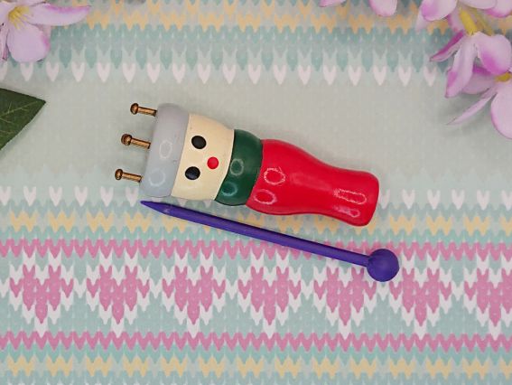 Лялечка для плетіння шнура гусеничка Лялечка для плетіння шнура гусеничка