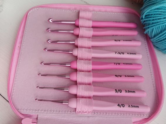 Набор алюминиевых крючков для вязания в розовом чехле, 8шт + обрезатель