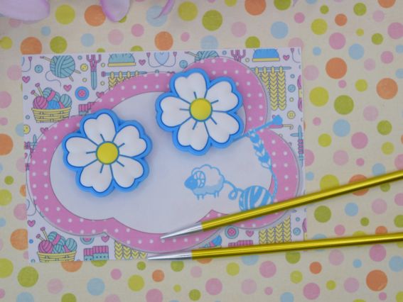 Силіконові накінечники, заглушки для спиць Квітка біла на блакитному, на спиці 3-4мм, 2шт в уп