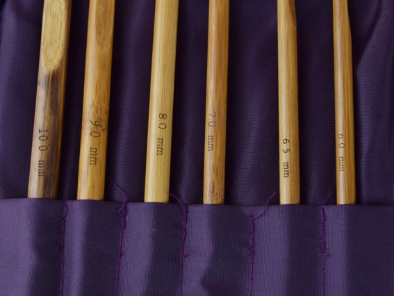 Набір в'язальних гачків для в'язання від 3 до 10 мм, з бамбука, в органайзері на блискавки