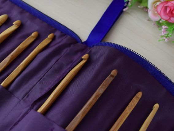 Набір в'язальних гачків для в'язання від 3 до 10 мм, з бамбука, в органайзері на блискавки