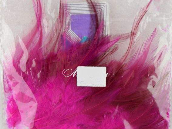 Перья МАЛИНОВЫЕ, длина 5-14см, 1 уп около 50шт  Перья МАЛИНОВЫЕ, длина 5-14см, 1 уп около 50шт 