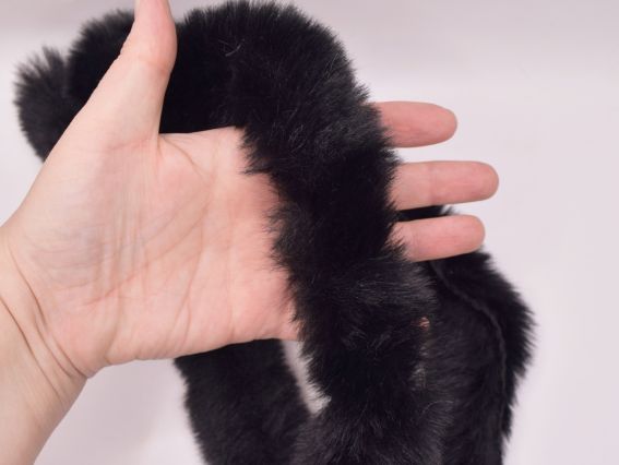 Хутряна стрічка Чорна на тесьмі, 4-5 см, 98см 