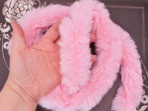 Хутряна стрічка РОЖЕВА на тесьмі, 4-5 см, 98 см Хутряна стрічка РОЖЕВА на тесьмі, 4-5 см, 98 см