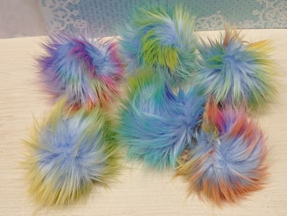 Помпон из искусственного меха Радужный , 10см, 1 шт