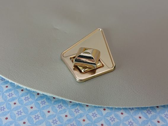 Клапан из экокожи, полукруглый с замочком, для сумки, рюкзака, цвет Кофе с молоком , Б61012266