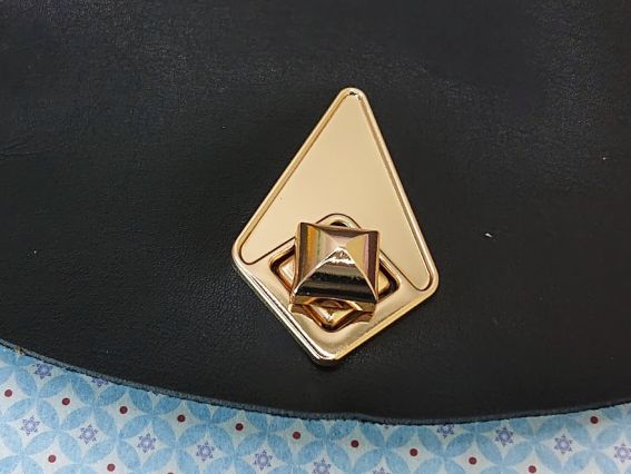 Клапан из экокожи, полукруглый с замочком, для сумки, рюкзака, цвет Чорный, Б61012266