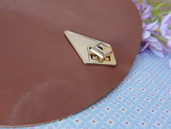 Клапан из экокожи, полукруглый с замочком, для сумки, рюкзака, цвет Коричневый , Б61012266