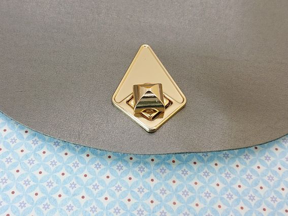 Клапан из экокожи, полукруглый с замочком, для сумки, рюкзака, цвет Темно Серый металлик, Б61012266