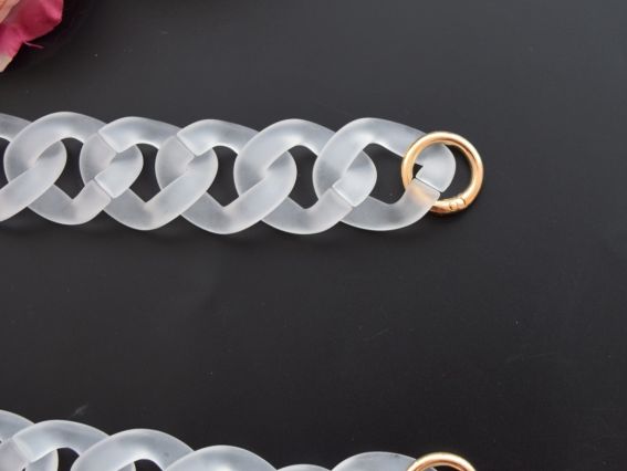 Ручка-цепь для сумки БЕЛАЯ, матовая полупрозрачная акриловая, фурнитура золото, длина 53 см