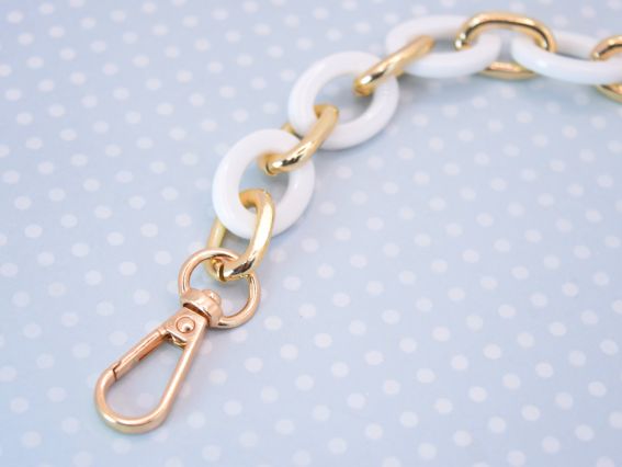 Ручка-ланцюг, акрил+метал колір Білий-Золотий, фурнітура золото, довжина 30см