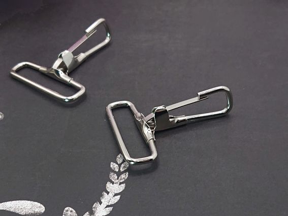 Карабін металевий дротяний на 3 см (неповоротний), 