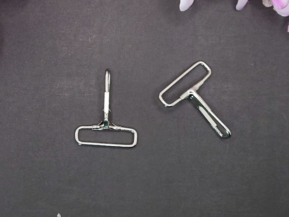 Карабін-гачок металевий для рюкзаків та сумок , проріз 30 мм, дротяний неповоротний (товщина 2.5 мм)