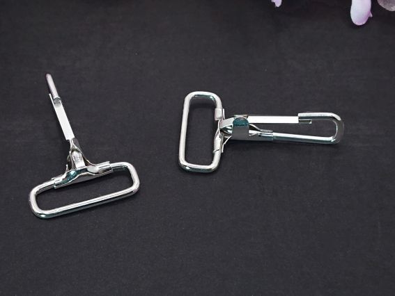 Карабін металевий дротяний на 2,5 см (неповоротний), 