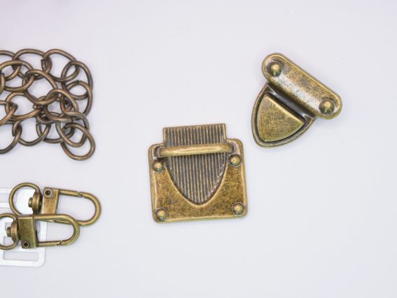 Набір металевої фурнітури для сумки, колір Антична Бронза , з ланцюжком та застібкою