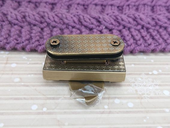 Сумочний замочок прямокутний з язичком, колір БРОНЗА 40х40мм 1 шт