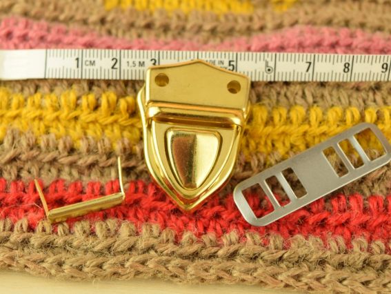 Сумочний замочок портфельний №4575кольор Золотий , форма трикутний , розмір 30х35мм і 28х36мм 1 шт