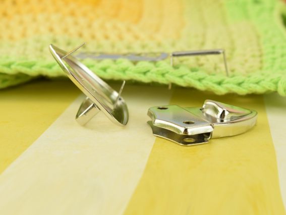 Сумочний замочок портфельний №4575кольор Платина  , форма трикутний , розмір 30х35мм і 28х36мм 1 шт