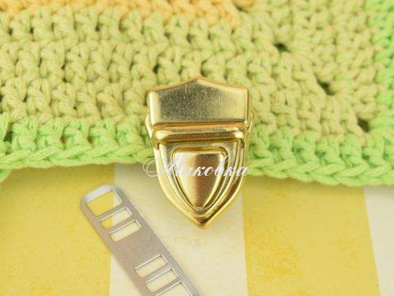 Замок портфельний №4575 Золото, трикутний, 30х35мм та 28х36мм 1 шт Замок портфельний №4575 Золото, трикутний, 30х35мм та 28х36мм 1 шт