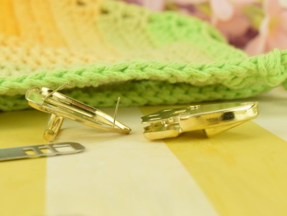 Сумочний замочок портфельний №4575кольор Золотий , форма трикутний , розмір 30х35мм і 28х36мм 1 шт