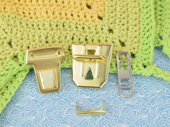 Сумковий замочок портфельний №4584  кутуватий колір Золото, розмір 40х40мм та 38х43мм, 1 шт