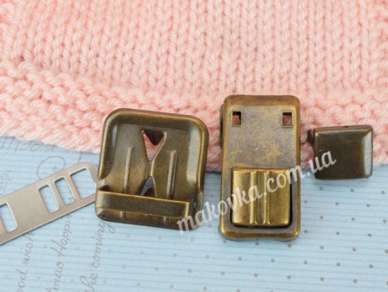 Сумковий замочок портфельний №4585 квадратний , колір антична бронза, розмір 30х30мм и 20х40мм, 1 шт