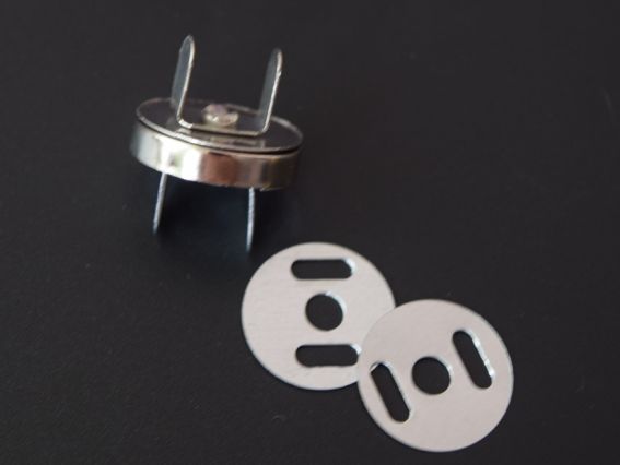 Сумочний замочок, застібка кнопка кругла магнітна для сумки, д = 17 мм колір платина