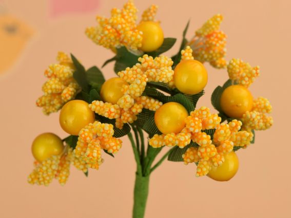 Букетик Разноцвет Желтый Темный с Желтыми ягодками Букетик Разноцвет Желтый Темный с Желтыми ягодками