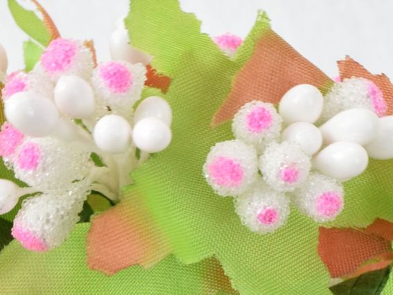 Букетик декоративних квітів різнобарв'я Тичінкі краплі в цукрі з листям БІЛО-РОЖЕВІ 10791-1-2-1