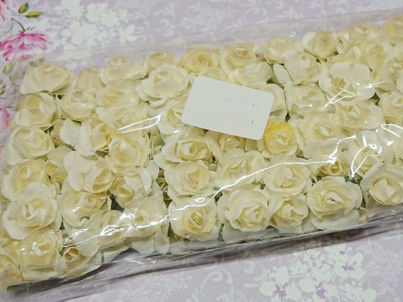 Набір паперових трояндочок 15 мм, Кремові, 12 шт