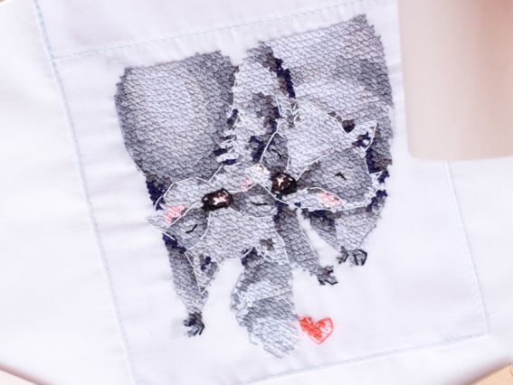 На кончике хвоста (еноты), Абрис Арт Набор для вышивания крестом на одежде AHO-006