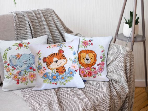 Набір для вишивання хрестиком подушки AHP-010 Захоплююча подорож (цуценя), Абріс Арт