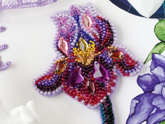 AD-200 Аметистовый ирис, Абрис Арт Набор для вышивания броши