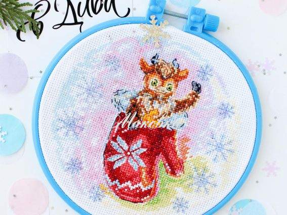 AHM-021 В рукавичке (бычок), Абрис Арт набор с пяльцами для вышивания нитками