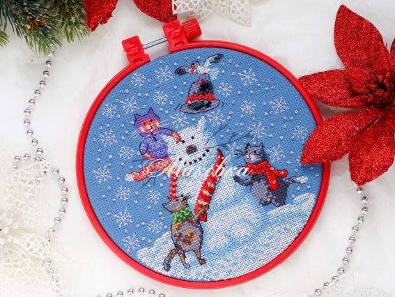 AHM-026 Котик-снеговик, Абрис Арт набор с пяльцами для вышивания нитками