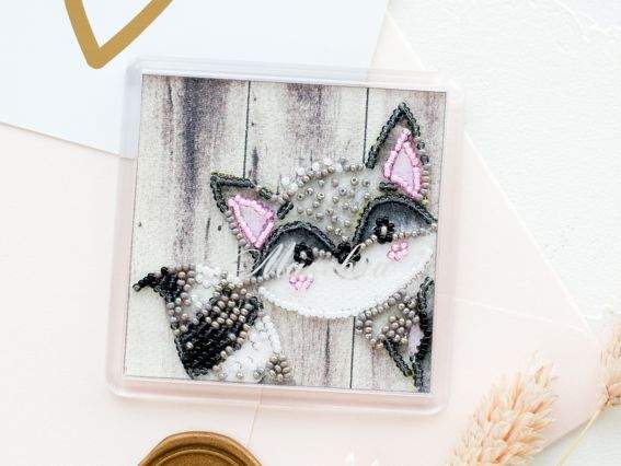 Вышивка-магнит бісером APB-001 Кто там? Абрис Арт Вышивка-магнит бісером APB-001 Кто там? Абрис Арт