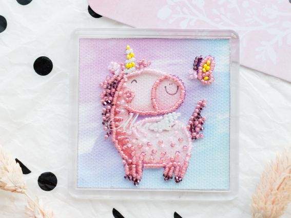 Вишивка-магніт бісером APB-002 Привіт-привіт (єдиноріг) Абрис Арт Вишивка-магніт бісером APB-002 Привіт-привіт (єдиноріг) Абрис Арт