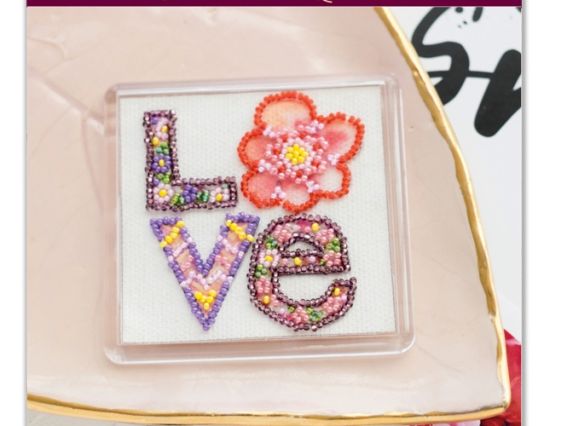 APB-005 Освідчення в коханні (LOVE) Абріс Арт набір для вишивання магніта з акриловою основою