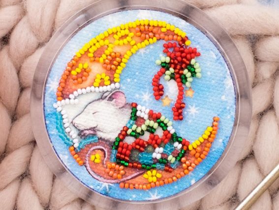 Вишивка-магніт бісером APB-017 Сирні сни (мишка) Абріс Арт Вишивка-магніт бісером APB-017 Сирні сни (мишка) Абріс Арт