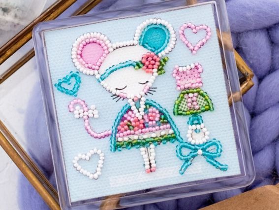 Вышивка-магнит бісером APB-021 Маленькая модница (мышка) Абрис Арт Вышивка-магнит бісером APB-021 Маленькая модница (мышка) Абрис Арт