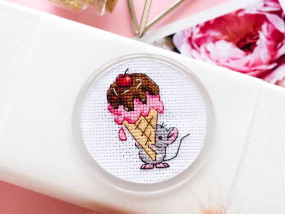 APH-009 Ласунька (миша з морозивом) АБРІС Арт н-р для виш. брелока з акрил. основою, нитки