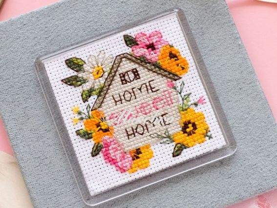 Вышивка-магнит нитками APH-014 Место, где счастливы Абрис Арт с акриловой рамкой Вышивка-магнит нитками APH-014 Место, где счастливы Абрис Арт с акриловой рамкой