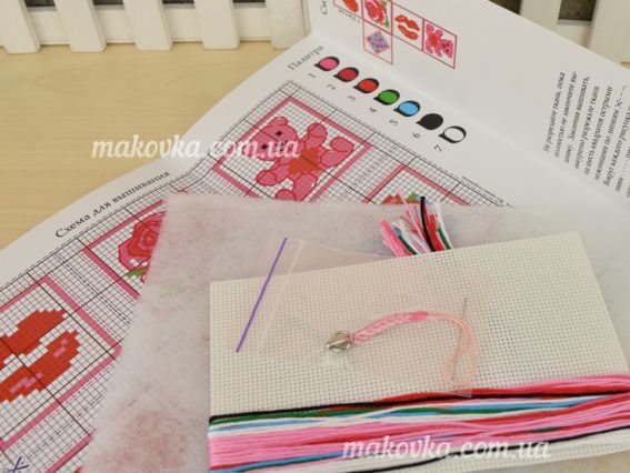 Набір Брелок-кубик Від усього серця для вишивки на пластиковій канві  B 108 Biscornu