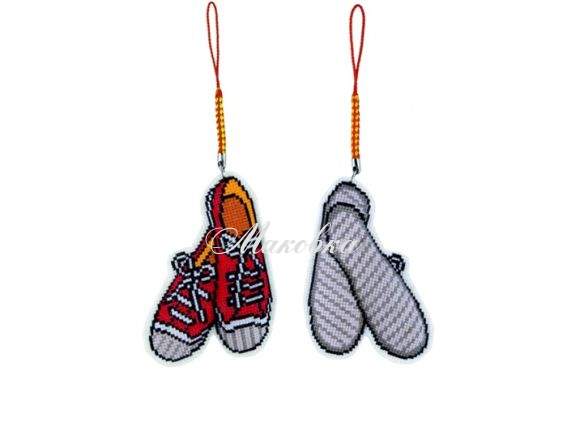 Набор для вышивки брелока Кеды, В-306, Biscornu Набор для вышивки брелока Кеды, В-306, Biscornu