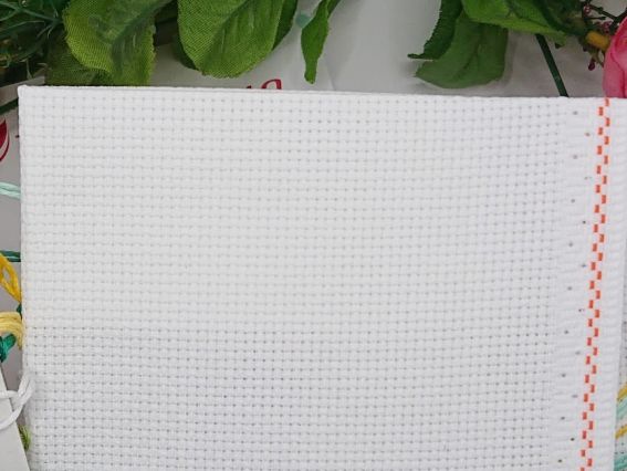 Канва Zweigart Aida 14 білого кольору з набору для вишивання  ТМ Чарівниця.